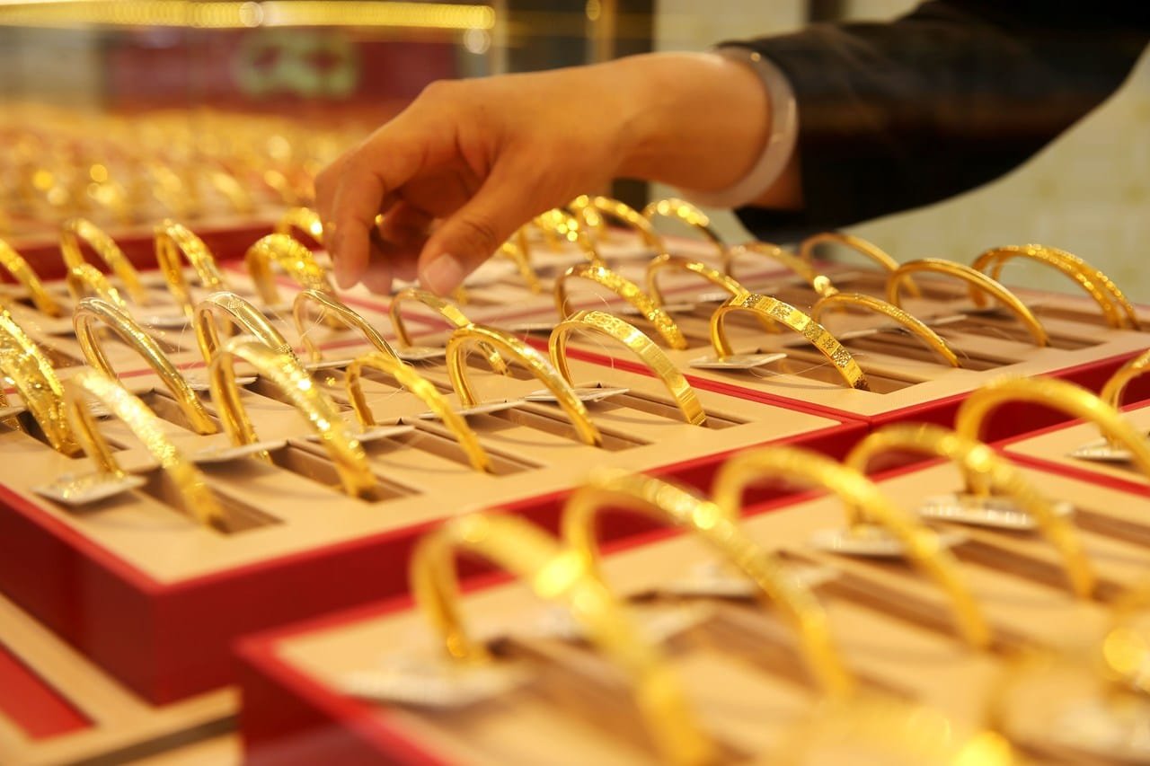 国际金价新高』突破3839美元- 政府停摆加速上涨- Top 100 Asia