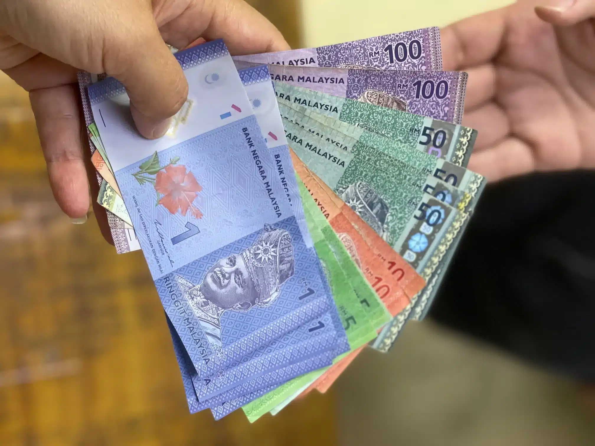 马来西亚平均薪水』3652令吉！哪一个行业最赚钱？ - Top 100 Asia
