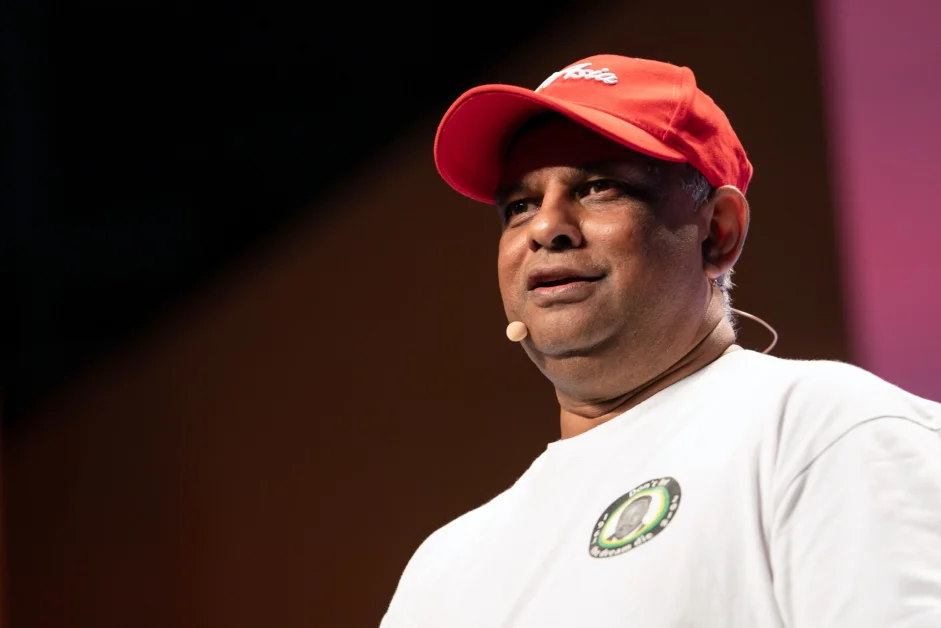 340104156-185723 Tony Fernandes:从音乐到航空的奇迹创造者