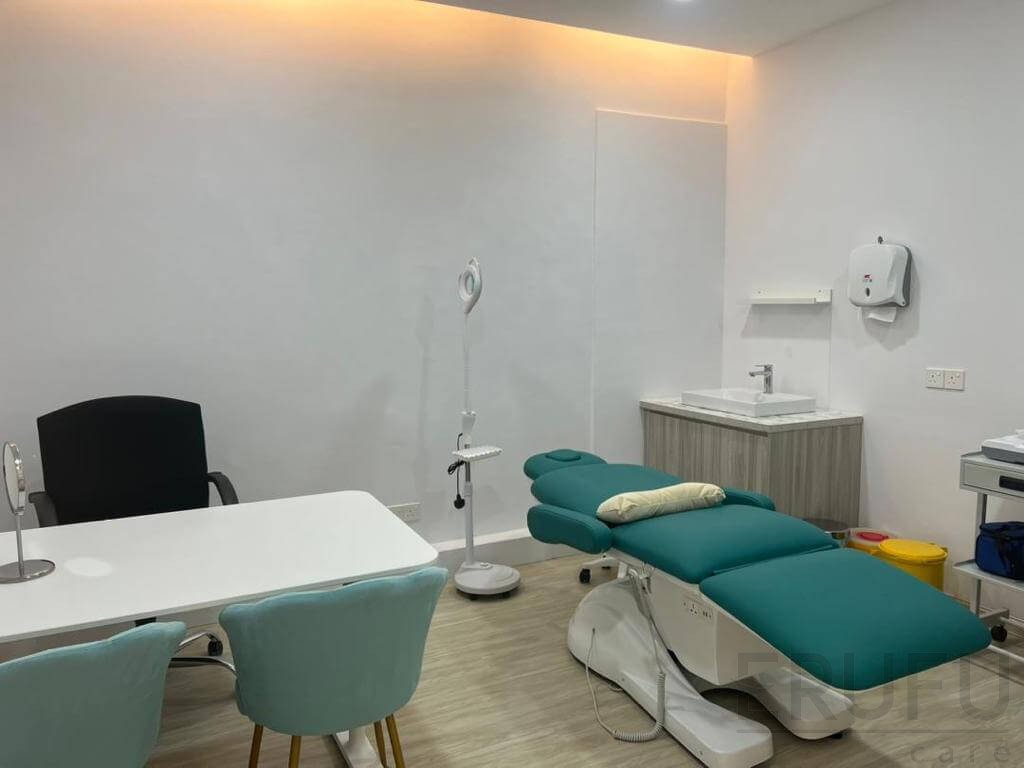 dr-wee-clinic-treatment-room2-mydoctiny 皮肤问题太折磨?KL五大权威医生带你逆袭完美肌肤!